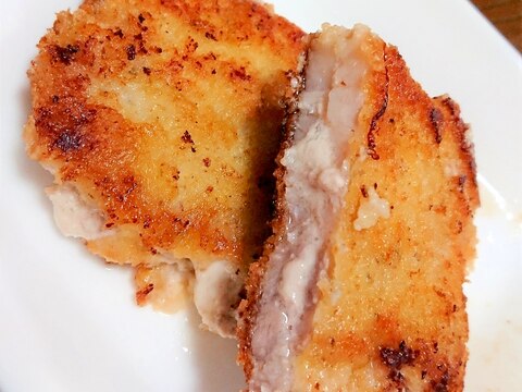 お肉を重ねてボリュームUP!豚肉チーズのカツレツ♡